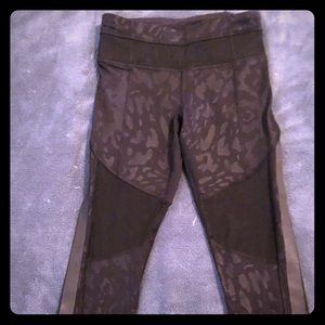 Lululemon black sz 2 capris